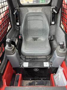 Mini-chargeuse sur chenilles diesel Manitou 1050RT 2024 à haute efficacité et performance avec moteur Yanmar et composants KYB - Product Image 4