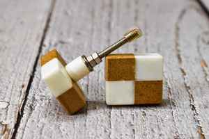 Poignées de tiroir et de porte en pierre brune avec couleur/forme/taille personnalisée, finition polie haute brillance, fabriqué en Inde - Product Image 6