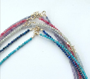 สร้อยคอพลอยขนาดเล็กทำด้วยมือสร้อยคอพลอยอเล็กซานไดไรต์ - Product Image 2