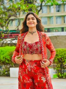 Conjunto de diseño Sharara Ropa étnica elegante Elaborada en tonos elegantes Detalles de tela Premium Reversible para bodas Todas las estaciones - Product Image 3