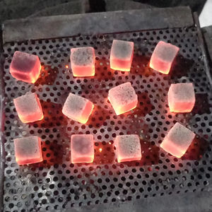 Améliorez vos séances de narguilé en utilisant nos briquettes de charbon de noix de coco de source indonésienne - Product Image 1