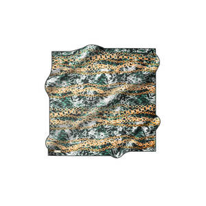 Pañuelo de Seda Crepé Satinado Pierre Cardin 90x90 con Diseño de Cadena - Product Image 1