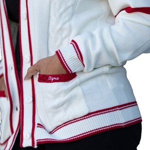 Cardigan en acrylique à manches longues de la sororité Delta Sigma Theta, blanc et rouge, avec écusson brodé, col en V, boutonné, tricoté, vêtement grec - Product Image 4
