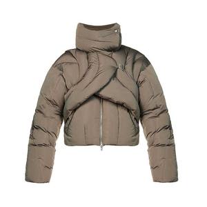 Veste matelassée d'hiver à la mode au design unique pour femmes manteau chaud isolé épaissi personnalisé OEM long et léger - Product Image 1