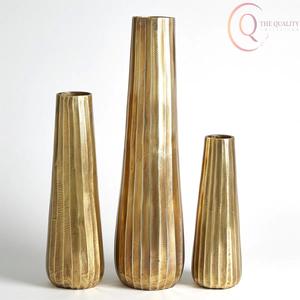 Jarrón de Metal de Lujo para Mesa con Diseño Elegante y Construcción Robusta, Ideal para Arreglos Florales y Decoración - Product Image 5