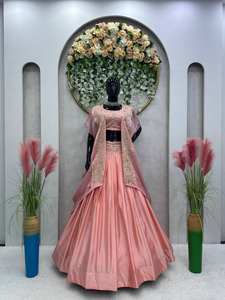 ชุดเลเฮนกาโชลีปักลายสีชมพูอ่อนสำหรับผู้หญิง |   ชุดเจ้าสาวและชุดงานเลี้ยงพร้อมผ้าคลุมไหล่ |   คำสั่งซื้อแบบกำหนดเองจำนวนมาก - Product Image 2