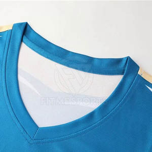 Ensemble de maillot de basket-ball sublimé de qualité supérieure avec uniforme de basket-ball deux pièces au design personnalisé avec coutures durables - Product Image 2