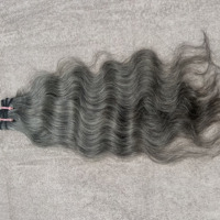 Ekstensi Rambut Alami Abu-abu Bergelombang Single Donor Remy Grade India, Jahitan Mesin Double Weft, Sudah Diputihkan, Anti Rontok, Tanpa Kerusakan, Untuk Anyaman Rambut
