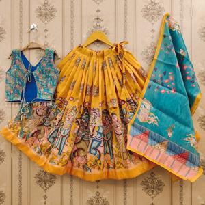 Ensemble Lehenga Choli pour filles Shoryam Fashion |   Tenue de fête traditionnelle indienne imprimée Kalamkari jaune avec dupatta - Product Image 2