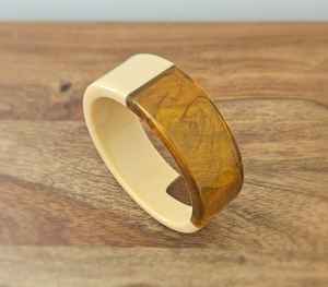 Brazaletes de resina facetada etérea - Product Image 5