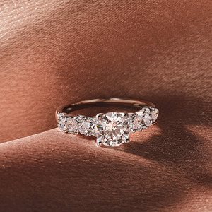 Bague de fiançailles classique ronde Jeulia Olivetta en argent sterling et diamant - Product Image 4