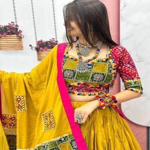 Conjunto tradicional de algodón Lehenga Choli para mujer Traje étnico cómodo y elegante para el festival Garba Puja y eventos culturales - Product Image 2