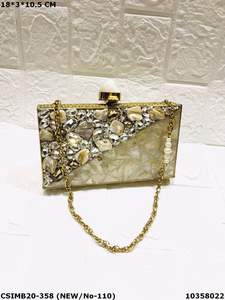 Epitome of Elegance Pochette de soirée de créateur artisanale avec pierres de cristal Laiton et nacre Luxueux Exquis - Product Image 6