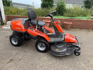 เครื่องตัดหญ้า Husqvarna R320X AWD แบบนั่งขับ 150 ชั่วโมง ใบมีดกว้าง 112 ซม. - Product Image 3