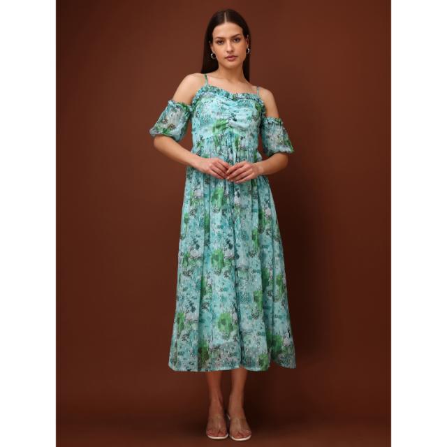 มีสีเขียวขุ่น