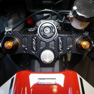 Piastra di Protezione Adesiva 3D per Forcella Sterzo Compatibile con Yamaha R7 2021-2025, Accessorio per Manubrio Moto - Product Image 1