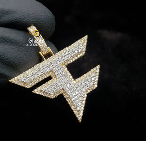 Dos tonos de lujo hecho a medida Hip Hop 10Kt colgante de oro sólido tachonado con corte redondo VVs diamantes cultivados en laboratorio para Unisex - Product Image 1