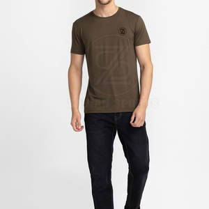 Camiseta lisa de color liso para hombre con escote sin etiqueta Camiseta lisa de manga corta para hombre con tela transpirable - Product Image 4