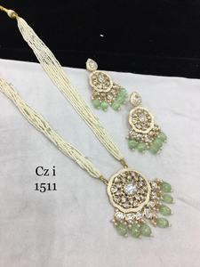 Magnifique ensemble de bijoux Kundan Mosenite superbe collier et boucles d'oreilles pour les fêtes et célébrations de mariée - Product Image 5