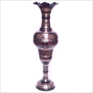 Vase à fleurs arabe vintage en laiton de haute qualité, gravé et fini poli, pour la décoration de table et la décoration intérieure. - Product Image 3