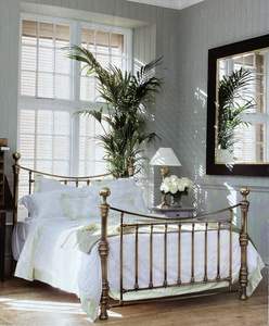 Cadre de lit en laiton massif artisanal de style antique avec tête de lit et pied de lit pour une décoration de chambre à coucher vintage de luxe - Product Image 4