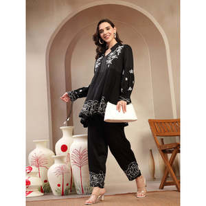 ชุดคูร์ตาผ้าเครปเรยอนสำหรับผู้หญิง ลายพิมพ์สีดำ - Product Image 6