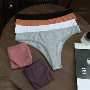 Culotte string taille basse élégante et confortable pour femme, en tricot léger, respirant, sans coutures, extensible et ajustement équilibré - Product Image 3