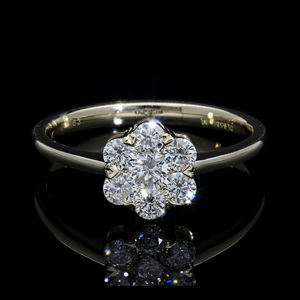 Elegante anillo de racimo de diamantes de una sola flor de oro de 14 quilates con diamantes naturales de corte redondo en Ajuste de punta para una sofisticación atemporal - Product Image 2