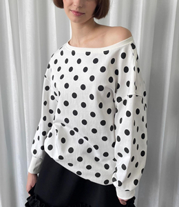 <span class=keywords><strong>Felpa</strong></span> a Maniche Lunghe con Spalle Scoperte e Pois Neri, Logo Personalizzato, Camicetta Casual <span class=keywords><strong>Bianca</strong></span> e Nera da Donna - Product Image 2