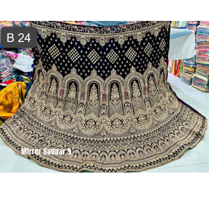 Elegante estilo moderno marrón tono rojo Jarkan terciopelo Lehenga doble Can Choli Dupatta para fiestas de invierno disponibles para venta al por mayor - Product Image 1