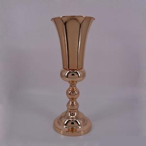 Vase à fleurs de table en métal Pièce maîtresse Vase à fleurs en métal de haute qualité pour mariage Vase de mariage décoratif au design unique à vendre - Product Image 2