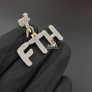Colgante de Hip Hop de oro macizo de 10kt adornado con diamantes brillantes cultivados en laboratorio, una adición impresionante a tu colección de joyas - Product Image 2