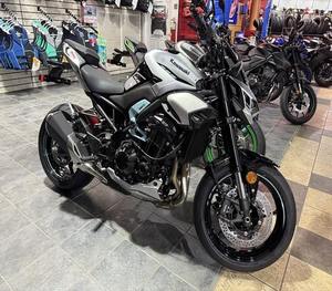 Motos Kawasakis Z900 ABS Sparks Noirs de haute qualité 2025 - Product Image 1