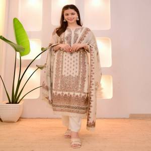 Conjunto de Kurti, Pantalón y Dupatta de Algodón Muselina VASTRA COTTAGE para Mujer, Estampado Digital, Espejo Real, Trabajo a Mano con Diamantes, Manga Larga, Ropa Étnica - Product Image 5