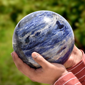 Esfera de Cristal Premium Hecha a Mano, Grabada por Muntaha Agate Exports, para Decoración de Arte Feng Shui y Coleccionables de Khambhat, India - Product Image 1