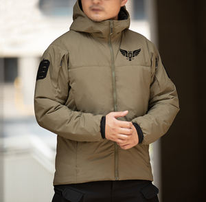 Veste tactique à capuche noire pour homme sur mesure, coupe-vent, fermeture éclair, avec poches utilitaires et capuche réglable - Product Image 5