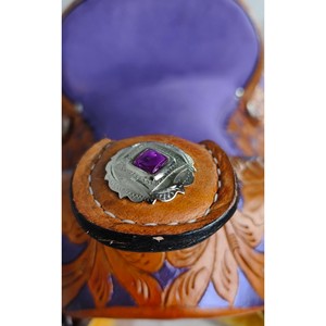 2024, sillín de cuero occidental de alta calidad hecho a medida, el mejor juego de tachuelas para montar a caballo para carreras de barriles, hecho a mano en la India - Product Image 6