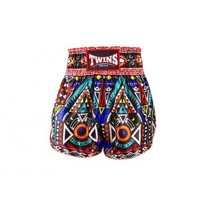 Vêtements d'entraînement de kickboxing sur mesure de haute qualité, shorts de Muay Thai Twins, broderie de logo sur le devant, shorts de combat MMA respirants - Product Image 1