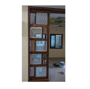 Cloison murale en bois sur mesure avec surface sculptée et design à panneaux convenant aux intérieurs classiques ou contemporains - Product Image 1