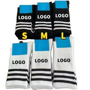 Chaussettes de sport de cyclisme unisexes avec logo personnalisé, 100% coton tricoté, hauteur mi-mollet avec logo brodé sur le revers, faible MOQ pour hommes et femmes - Product Image 4
