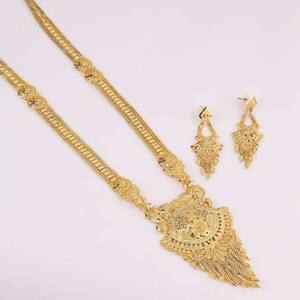 Venta al por mayor de joyería llena de oro de 14K 18K 24K, collares largos de microformación, joyería india de diseño floral chapado en oro de latón. - Product Image 2