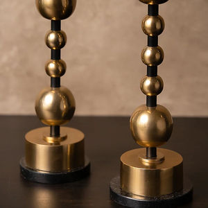 Portavelas de metal de alta calidad con soporte de estilo clásico para iluminación del hogar, mesa de relajación, decoración de dormitorio, artículo de regalo de la India - Product Image 1