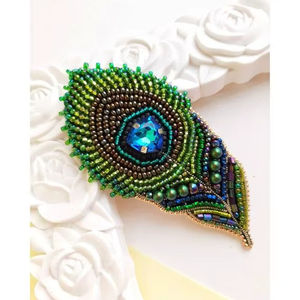 Brazalete bordado con cuentas hecho a mano vibrante de lujo para mujeres de moda Una mezcla perfecta de color, encanto y moda - Product Image 1