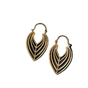 Pendientes de latón hechos a mano para mujer, moda clásica, moda moderna y elegante, al mejor precio, venta al por mayor - Product Image 1