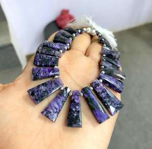 Perles de forme fantaisie à facettes en charoite naturelle, perles à facettes en charoite faites à la main pour la fabrication de bijoux de taille 15X9MM à 28X12MM - Product Image 1