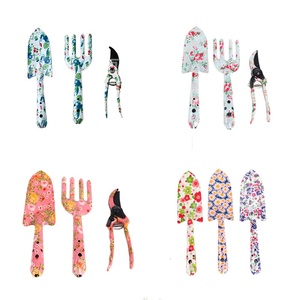 Set di 3 Attrezzi <span class=keywords><strong>da</strong></span> Giardinaggio con Stampa Floreale: Forbici <span class=keywords><strong>da</strong></span> <span class=keywords><strong>Potatura</strong></span>, Paletta e Forchetta in Acciaio Inox, Ferro e Alluminio Pressofuso - Product Image 1