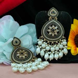 Minimal <b>Pearl</b> Kundan <b>Earrings</b> Lustrous <b>Pearls</b> Ideal For Both Formal & Casual Occasions Paired With Ethnic or Contemporary Styles - Product Image 3
