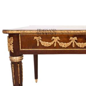 Escritorio Ejecutivo de Madera Antiguo de Lujo con Incrustaciones Florales Intrincadas y Adornos de Latón Dorado para Oficina de Alta Gama - Product Image 4