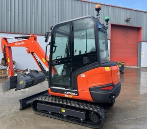 Mini-excavatrice compacte Kubota KX030-4 avec moteur diesel, machine de terrassement 4T à vendre. - Product Image 4