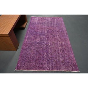 Alfombra Turca de 3.9x6.8 pies, Alfombra Marroquí Vintage Color Púrpura - Product Image 1